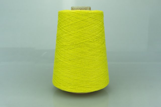 Cariaggi. Art. MONOPOLI BIS Col. 22120 304 ( Ярко жёлтый ) Состав: 70% Меринос ( WV ), 10% Кашемир ( WS ), 20% Вискоза ( VI ). Метраж пряжи: 1800м/100гр. ( 2/36 )