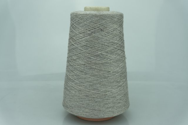 Cariaggi.  Art. MONOPOLI BIS  Col. 21866 128 ( Шиншилла )  Состав: 70% Меринос ( WV ), 10% Кашемир ( WS ), 20% Вискоза ( VI ).  Метраж пряжи: 1800м/100гр. ( 2/36 ) 