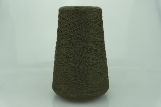 Cariaggi. Art. MONOPOLI BIS Col. 21681 464 ( Зелёный хаки ) Состав: 70% Меринос ( WV ), 10% Кашемир ( WS ), 20% Вискоза ( VI ). Метраж пряжи: 1800м/100гр. ( 2/36 )