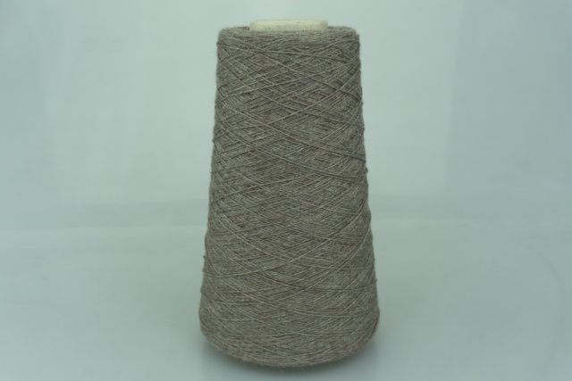 Cariaggi. Art. MONOPOLI Col. 196 - 123 ( Канат ) Состав: 80% Меринос ( WV ), 10% Кашемир ( WS ), 10% Вискоза ( VI ). Метраж пряжи: 1500м/100гр. ( 2/30 )