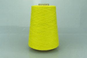 Cariaggi.  Art. MONOPOLI BIS  Col.  22120 304 ( Ярко жёлтый )  Состав: 70% Меринос ( WV ), 10% Кашемир ( WS ), 20% Вискоза ( VI ).  Метраж пряжи: 1800м/100гр. ( 2/36 ) 