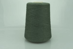Cariaggi.  Art. MONOPOLI BIS  Col. 22506 450 ( Зелёный )  Состав: 70% Меринос ( WV ), 10% Кашемир ( WS ), 20% Вискоза ( VI ).  Метраж пряжи: 1800м/100гр. ( 2/36 ) 