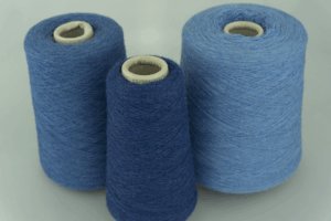 Производитель : Cariaggi.  Артикул: MONOPOLI  Состав: 80% Меринос ( WV ), 10% Кашемир ( WS ), 10% Вискоза ( VI ). Метраж пряжи: 1500м/100гр. ( 2/30 ) 