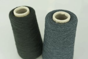 Производитель : Cariaggi.  Артикул: MONOPOLI  Состав: 80% Меринос ( WV ), 10% Кашемир ( WS ), 10% Вискоза ( VI ). Метраж пряжи: 1500м/100гр. ( 2/30 ) 