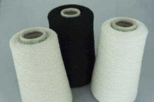 Производитель : Cariaggi.  Артикул: MONOPOLI  Состав: 80% Меринос ( WV ), 10% Кашемир ( WS ), 10% Вискоза ( VI ). Метраж пряжи: 1500м/100гр. ( 2/30 ) 
