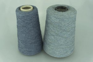 Производитель : Cariaggi.  Артикул: MONOPOLI  Состав: 80% Меринос ( WV ), 10% Кашемир ( WS ), 10% Вискоза ( VI ). Метраж пряжи: 1500м/100гр. ( 2/30 ) 