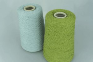 Производитель : Cariaggi.  Артикул: MONOPOLI  Состав: 80% Меринос ( WV ), 10% Кашемир ( WS ), 10% Вискоза ( VI ). Метраж пряжи: 1500м/100гр. ( 2/30 ) 