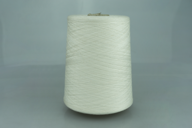 Loro Piana. Art. SUMMER WISH Col. BIANCO SEMIOTTICO ( Жемчуг ) Состав: 70% Меринос ( WV ), 30% Шёлк ( SE ). Метраж пряжи: 4000м/100гр. ( 2/80 )