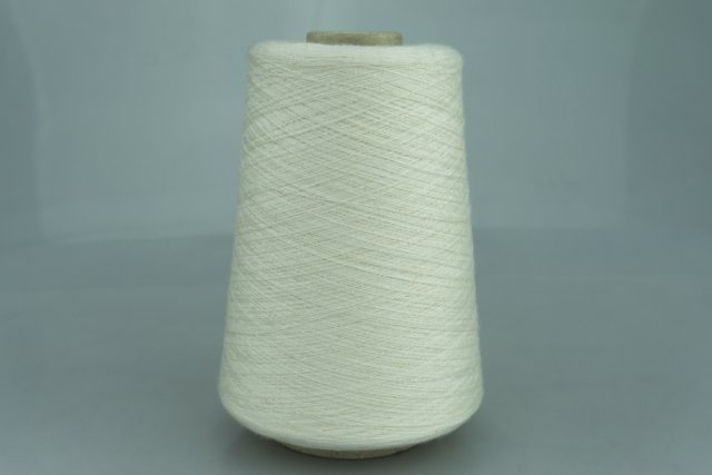 Cariaggi.  Art. WAITAKI  Col. 30234 ( Белый )  Состав: 70% Меринос ( WV ), 30% Шёлк ( SE ).  Метраж пряжи: 2600м/100гр. ( 2/52 ) 