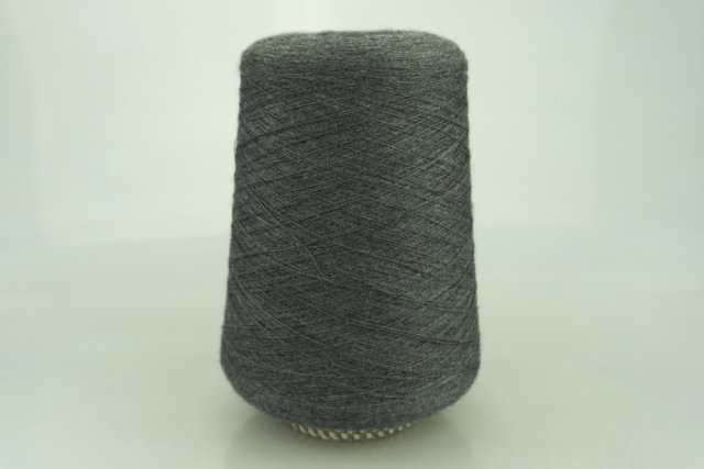 CARIAGGI - Art. ZEFIRO / 3000 м / 60% Меринос, 30% Шёлк, 10% Кашемир.