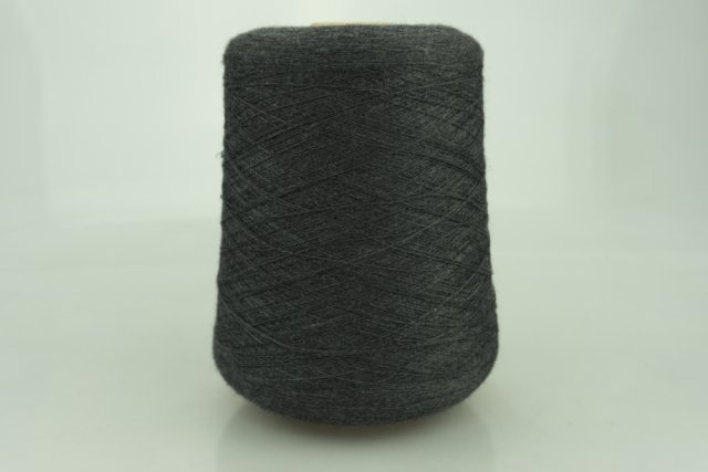 Cariaggi. Art. ZEFIRO Col. 80124 ( Графит ) Состав: 60% Меринос ( WV ), 30% Шёлк ( SE ), 10% Кашемир ( WS ). Метраж пряжи: 3000м/100гр. ( 2/60 )