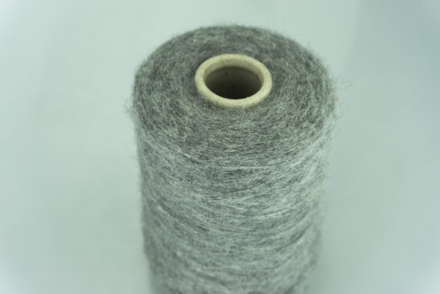 FILITALY LAB s.r.l. Art. CALLAO BRUSHED Col. 1311 GRIGIO MED. ( Серый меланж ) Состав: 55% КидМохер, 10% Меринос, 35% PA. Метраж пряжи: 15000м/100гр. (15000)