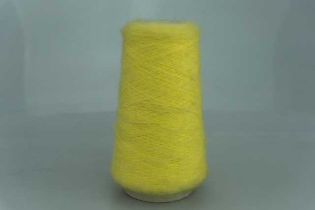 GRUPPO FILPUCCI INDUSTRIE FILATI Art. MUSE Col. 1076 GIALLO CHIARO ( Цыплёнок ) Состав: 30% КидМохер ( WM ), 50% PA, 20% Меринос ( WV ). Метраж пряжи: 900м/100гр. ( 1/9000 )