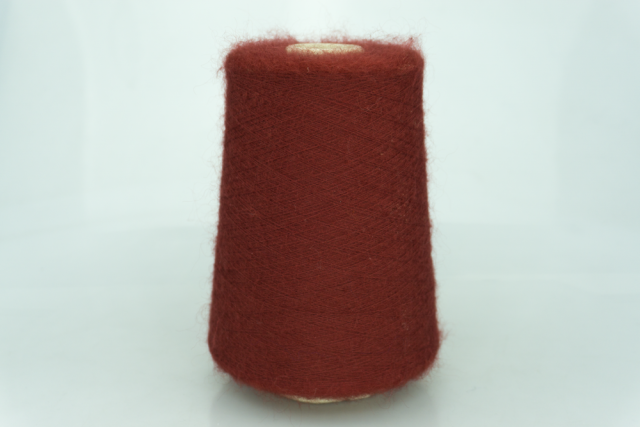 LINEAPIU' ITALIA S.P.A. Art. CAMELOT Col. 197000S ROSSO ( Красный ) Состав: 67% Супер КидМохер ( WM ), 3% Меринос ( WV ), 30% PA. Метраж пряжи: 2200м/100гр. (22000)