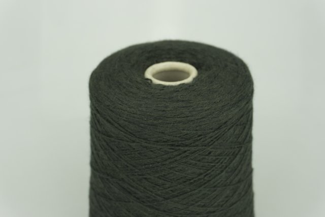 NEW MILL S.p.A. Art. ANGORA 50/50 Col. 109539 ( Тёмно-зелёный ) Состав: 50% Ангора ( WA ), 40% Меринос ( WV ), 10% ПА. Метраж пряжи: 800м/100гр. ( 2/16000 )