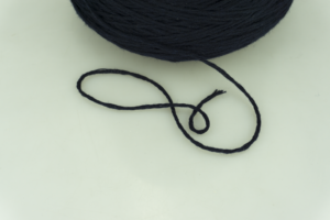 Todd & Duncan  Art. LAMBSWOOL  Col. 98376 ( Тёмно-синий )   Состав: 100% Тонкорунная шерсть ягнят  Метраж пряжи: 250м/100гр. (6/15) 