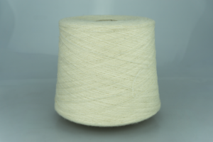 KNOLL.  Art. SUPERSOFT LAMBSWOOL  Col. ECRU  Состав: 100% Тонкорунная шерсть ягнят.   Метраж пряжи: 1150м/100гр. ( 11.5/1 )  