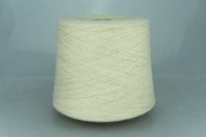 KNOLL.  Art. SUPERSOFT LAMBSWOOL  Col. ECRU  Состав: 100% Тонкорунная шерсть ягнят.   Метраж пряжи: 1150м/100гр. ( 11.5/1 )  