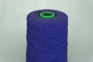 HINCHLIFFE & SONS LTD  Art. LAMBSWOOL  Col. SHADE VIOLETTA 296 ( Слива )   Состав: 100% Тонкорунная шерсть ягнят  Метраж пряжи: 850м/100гр. ( 2/17 ) 