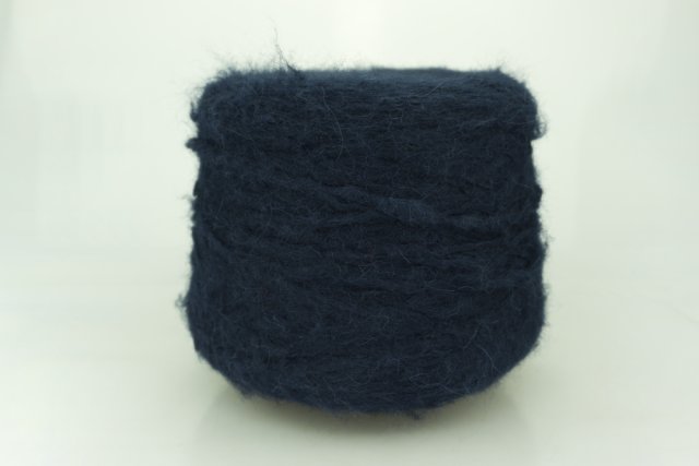 LINEAPIU' ITALIA SPA Art. BUBBLE Col. 83018S BLU NAVY SOL ( Синий ) Состав: 34% Альпака ( WP ), 13% Меринос ( WV ), 15% PA, 38% PL. Метраж пряжи: 220м/100гр. (2200) Лучше Padla