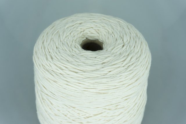 GRUPPO FILPUCCI INDUSTRIE FILATI Art. XXL Col. 300 BIANCO ( Белый ) Состав: 60% Меринос ( WV ), 40% Акрил ( PA ). Метраж пряжи: 130м/100гр. ( 1300 )