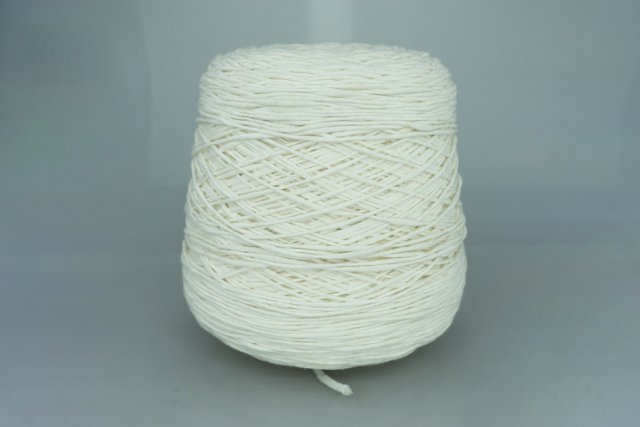 GRUPPO FILPUCCI INDUSTRIE FILATI Art. XXL Col. 300 BIANCO ( Белый ) Состав: 60% Меринос ( WV ), 40% Акрил ( PA ). Метраж пряжи: 130м/100гр. ( 1300 )