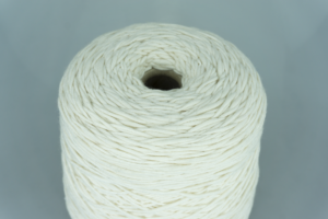 GRUPPO FILPUCCI INDUSTRIE FILATI  Art. XXL  Col. 300 BIANCO ( Белый )  Состав: 60% Меринос ( WV ), 40% Акрил ( PA ).  Метраж пряжи: 130м/100гр. ( 1300 ) 