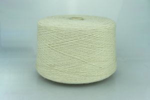 LAGOPOLANE SAS  Art. 020   Col. 7138 ( Бежевый )  Состав: 30% Меринос ( WV ), 70% PC.  Метраж пряжи: 750м/100гр. ( 2/15000 ) 