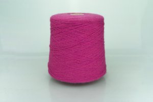 LAGOPOLANE SAS  Art. 020   Col. 7155 ( Фуксия )  Состав: 30% Меринос ( WV ), 70% PC.  Метраж пряжи: 750м/100гр. ( 2/15000 ) 