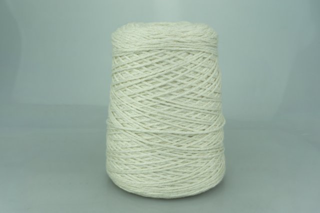 MILLEFILI s.p.a. Art. BECAUSETHENIGHT Col. 9508 ( Белый с золотым люрексом ) Состав: 23% Меринос ( WV ), 50% Вискоза ( VI ), 23% PA, 2% PL. Метраж пряжи: 210м/100гр. ( 1/2100 )