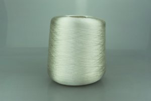 E.Miroglio Art. STELLAR Col. 943 ( Жемчужно-белый ) Состав: 94% Вискоза ( VI ), 6% PL ( Полиэстер ). Метраж пряжи: 2600м/100гр. ( 2/52 )