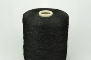 LANIFICIO DELL'OLIVO S.p.a.  Art. SARILUX  Col. 107 ( Черный )  Состав: 47% Вискоза ( VI ), 41% Полиэстер ( PL ), 12 Люрекс ( ME ).  Метраж пряжи: 2250м/100гр. ( 22500 ) 