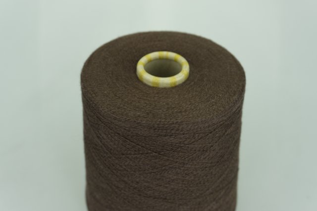 BOTTO POALA. Art. SAMOA Col. CHOCOLAT ( Шоколад ) Состав: 53% Меринос ( WV ), 47% Хлопок ( CO ). Метраж пряжи: 2400м/100гр. ( 2/48000 )