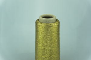 ILARIA S.R.L. CALENZANO  Art. BRILLANTE  Col. 908 ORO ( Золото )  Состав: 50% Полиамид (PA), 50% Полиэстер ( PL ).   Метраж пряжи: 10000м/100гр. ( 100000 ) 