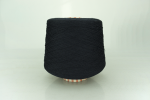 BOTTO POALA.  Art. KYOTO  Col. 690 NAVY ( Тёмно-синий )  Состав: 59% Шёлк ( SE ), 41% Хлопок ( CO ).  Метраж пряжи: 3500м/100гр. ( 35000 ) 