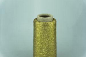 ILARIA S.R.L. CALENZANO  Art. BRILLANTE  Col. 908 ORO ( Золото )  Состав: 50% Полиамид (PA), 50% Полиэстер ( PL ).   Метраж пряжи: 10000м/100гр. ( 100000 ) 