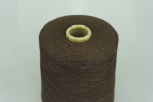 BOTTO POALA.  Art. SAMOA  Col. CHOCOLAT ( Шоколад )  Состав: 53% Меринос ( WV ), 47% Хлопок ( CO ).  Метраж пряжи: 2400м/100гр. ( 2/48000 ) 