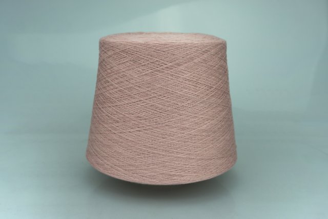 LORO PIANA. Art. BABY CASHMERE Col. POWDER ( Пудра ) Состав: 100% Кашемир ( WS ). Метраж пряжи: 1300м/100гр. ( 2/26 )