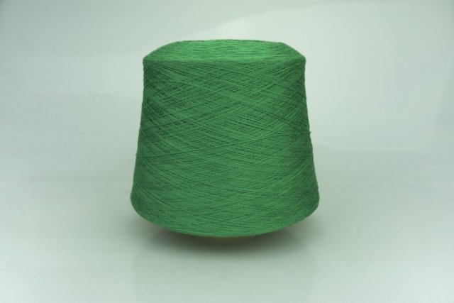LORO PIANA. Art. BABY CASHMERE Col. GREEN APPLE ( Зелёное яблоко ) Состав: 100% Кашемир ( WS ). Метраж пряжи: 1300м/100гр. ( 2/26 )