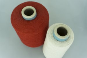 Бобинная пряжа из Италии от MANIFATTURA SESIA SRL артикул CRISPY Состав: 100% Меринос ( WV ). Метраж пряжи: 1200м/100гр. ( 2/48*2 )
