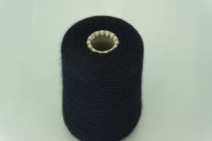 Tollegno 1900.   Art. HARMONY / WOOLMAR   Col. 9/10215 MARINO / RENO ( Чернильный )  Состав: 100% Меринос ( WV ).   Метраж пряжи: 1500м/100гр. (2/30) 