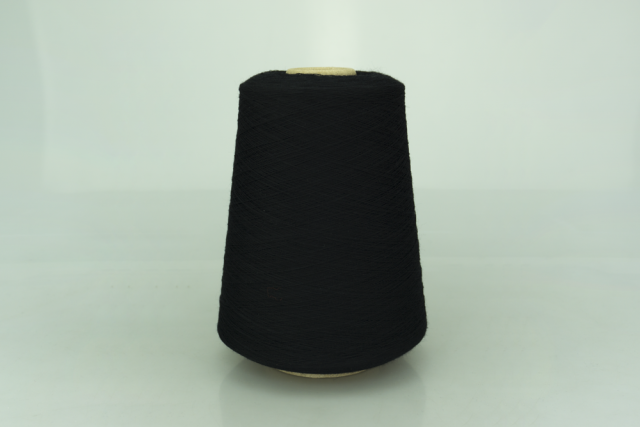 Итальянская пряжа Loro Piana. Art. ISE WISH Col. NEW BLACK ( Чёрный ) Состав: 100% Меринос ( WV ). Метраж пряжи: 4000м/100гр. ( 2/80 )