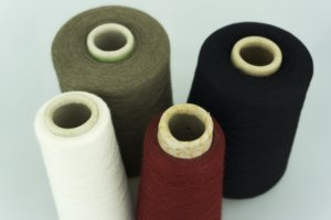 Бобинная пряжа от Loro Piana.  артикул WISH  Состав: 100% Меринос ( WV ).  Метраж пряжи: 4000м/100гр. ( 2/80 ) 