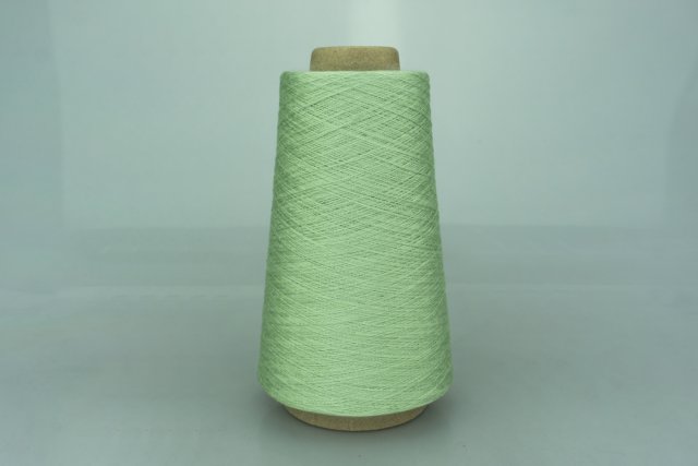 POZZI ELECTA. Art. SILKTEN Col. 1068 ( Салатовый ) Состав: 70% Тенсель ( Tencel ), 45% Шёлк ( SE ). Метраж пряжи: 2600м/100гр. ( 2/52 )
