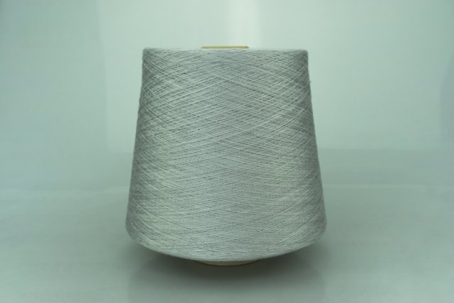 POZZI ELECTA. Art. SILKTEN Col. 1104 ( Алюминиевый ) Состав: 70% Тенсель ( Tencel ), 45% Шёлк ( SE ). Метраж пряжи: 2600м/100гр. ( 2/52 )