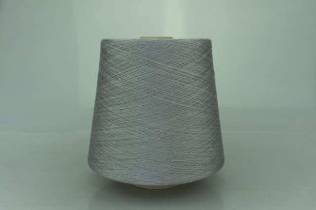 POZZI ELECTA. Art. SILKTEN Col. 1105 ( Платиновый ) Состав: 70% Тенсель ( Tencel ), 45% Шёлк ( SE ). Метраж пряжи: 2600м/100гр. ( 2/52 )