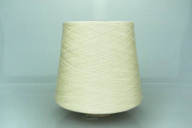 POZZI ELECTA.  Art. SILKTEN  Col. 1111 ( Слоновая кость )  Состав: 70% Тенсель ( Tencel ), 45% Шёлк ( SE ).  Метраж пряжи: 2600м/100гр. ( 2/52 ) 