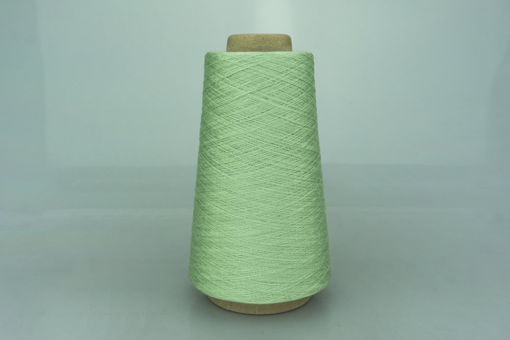 POZZI ELECTA. Art. SILKTEN Col. 1068 ( Салатовый ) Состав: 70% Тенсель ( Tencel ), 45% Шёлк ( SE ). Метраж пряжи: 2600м/100гр. ( 2/52 )
