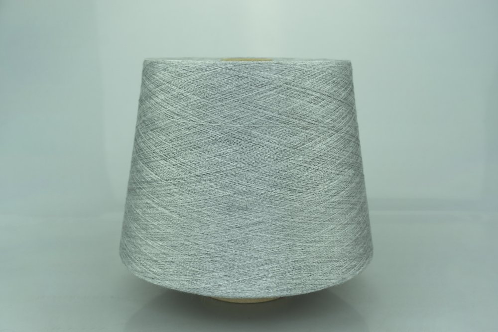 POZZI ELECTA. Art. SILKTEN Col. 1194 ( Светло-серый ) Состав: 70% Тенсель ( Tencel ), 45% Шёлк ( SE ). Метраж пряжи: 2600м/100гр. ( 2/52 )
