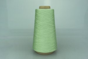 POZZI ELECTA.  Art. SILKTEN  Col. 1068 ( Салатовый )  Состав: 70% Тенсель ( Tencel ), 45% Шёлк ( SE ).  Метраж пряжи: 2600м/100гр. ( 2/52 ) 